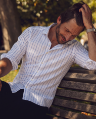 Chemise Col ouvert en coton piqué avec poignet mousqueton - Blanche