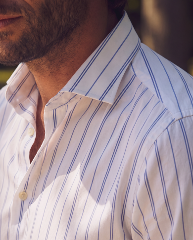 Chemise Col ouvert en coton piqué avec poignet mousqueton - Blanche