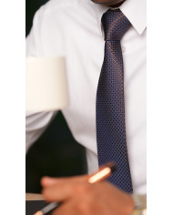 Cravate.tn | Cravate Marron à petit carreaux et reflet bleu Cravate.tn | Cravate Marron à petit carreaux et reflet bleu