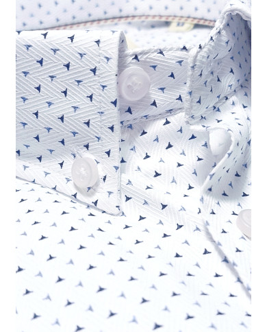 Chemise col boutonné Blanche avec des motifs en bleu imprimés