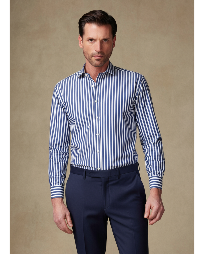 Chemise col ouvert Blanche avec rayure bleu marine (100% coton)